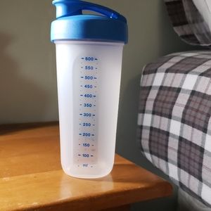 Tupperware Quick Shake